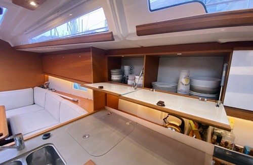 Les Riaux Boat Rental | Sun-Kissed Sailing Adventure to Viejo Puerto