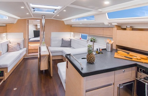 Les Riaux Boat Rental | Sun-Kissed Sailing Adventure to Viejo Puerto