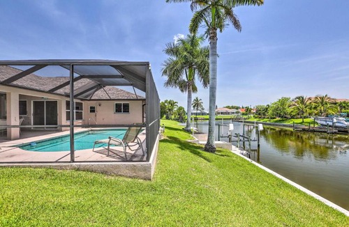 Caloosahatchee House | Sun-Lit Gem with Lanai, Hot Tub and Boat Dock!