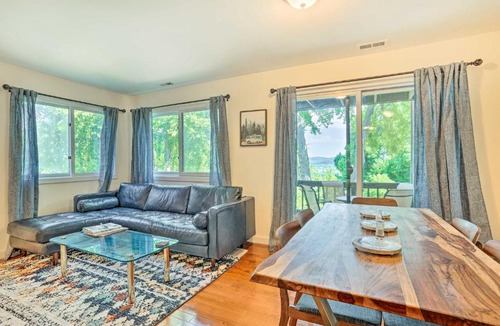 Vernon House | Sun-Lit Vernon Condo < 2 Mi to Ski Resort!