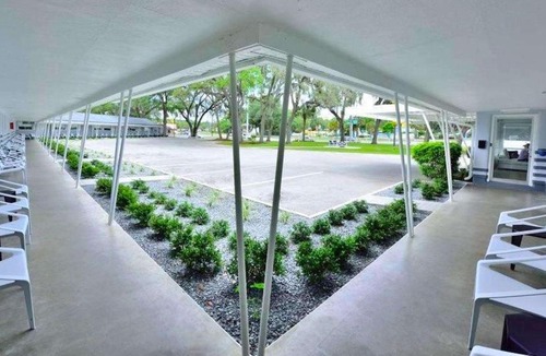 Silver Springs Hotel | Sun Plaza Motel