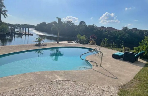 Tampa Shores House | Sun & Salt Air House-3BR home w/patio,pool,firepit