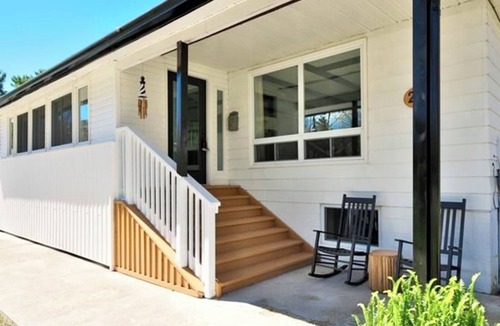 Lafontaine House | Sun, Sand and S'mores-The Great EscapenSTRTT-2026-071