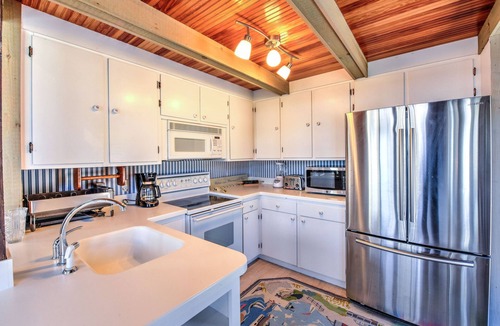 Cataumet Cottage | Sun & Serenity at A Wave From It All