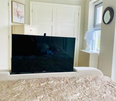 Witchford House | Sun Set House With Hot Tub