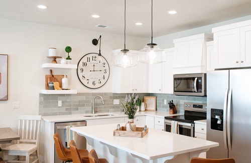 Washington Fields House | 🔆Sun Shack 🔆 Warm Weather Getaway with Air Hockey Table and Pool