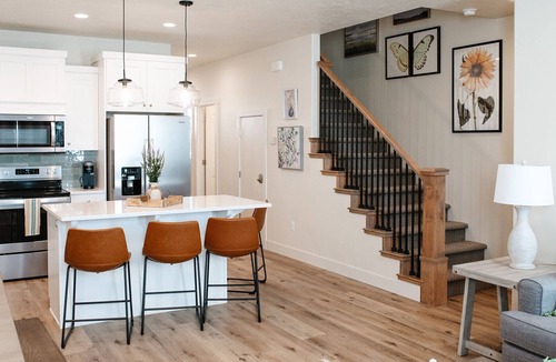 Washington Fields House | 🔆Sun Shack 🔆 Warm Weather Getaway with Air Hockey Table and Pool