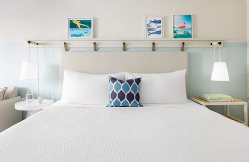 New Town Hotel | Sun, Sip, & Socialize | Island Stay w/2 Pools & Backyard Bash