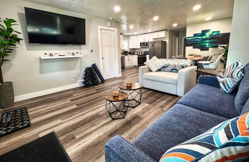 South Salt Lake House | Sun & Snow Bungalow | Remodeled | Hot Tub | W&D