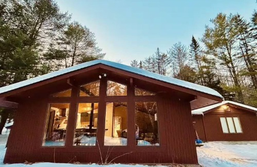 Jamaica Ski Chalet | Sun & Snow Chalet @ Stratton