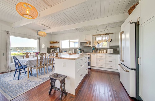 Langley Cabin | Sun-Soaked Sandy Point Haven w/Beach Access!