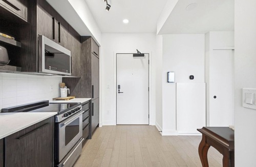 Sandy Hill Condo | Sun-Soaked South-Facing Downtown Condo.Pet-Friendly!