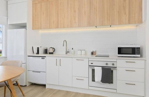 Mission Bay Apartment | Sun Soaked Studio| Full Kitchen | Sea Views