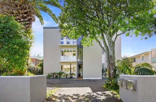 Mission Bay Apartment | Sun Soaked Studio| Full Kitchen | Sea Views