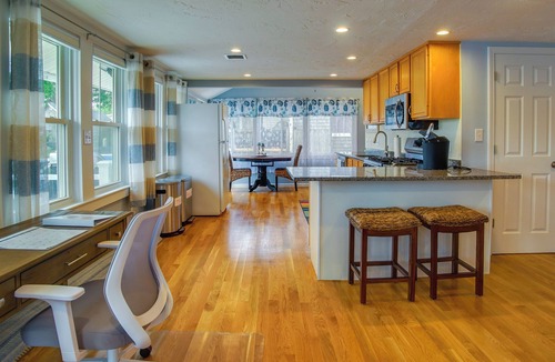 Wareham Center Cottage | Sun-Soaked Wareham Cottage w/River Access!