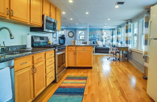 Wareham Center Cottage | Sun-Soaked Wareham Cottage w/River Access!