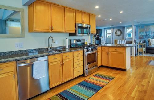 Wareham Center Cottage | Sun-Soaked Wareham Cottage w/River Access!