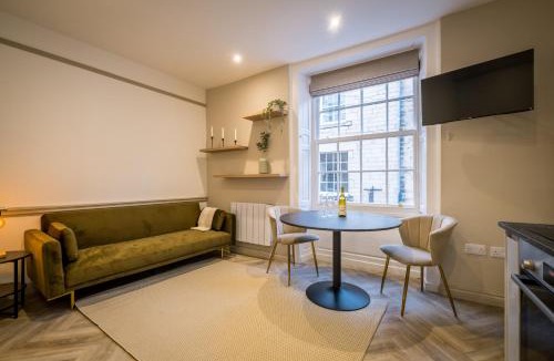 Lancaster Apartment | Sun Street Retreats