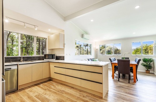 Bethells Beach House | Sun, Surf, Mountain Views & NZ Native Rainforest