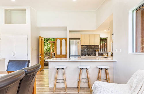 Bethells Beach House | Sun, Surf, Mountain Views & NZ Native Rainforest