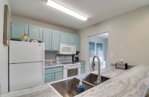 Fort Walton Beach Condo | Sun, Surf & Sand in Fort Walton Beach! Cozy Condo
