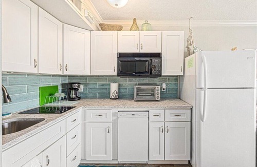 Galveston Condo | Sun, Surf, Sea! Great views and ocean breeze from large balcony!