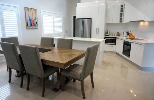 Malua Bay House | Sun, Surf & Serenity