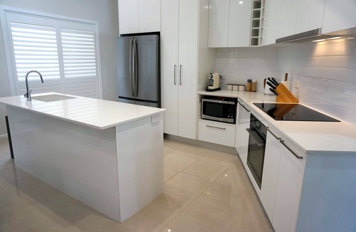 Malua Bay House | Sun, Surf & Serenity