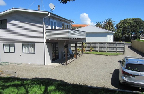 Paraparaumu House | Sun trap by the beach!