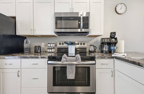 St. Joseph Apartment | Sun Valley Courtyard, No Steps