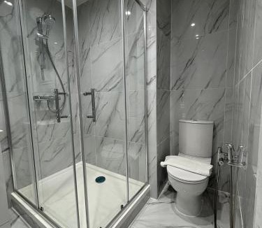 Lacey Green House | Sunbeam Haven 2BR Bungalow with Parking