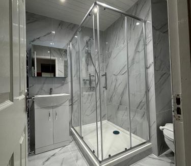 Lacey Green House | Sunbeam Haven 2BR Bungalow with Parking