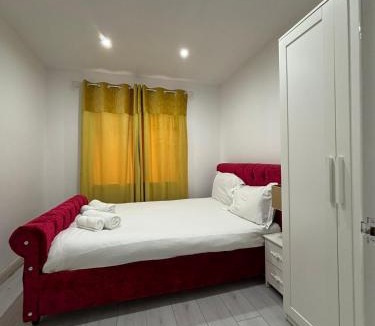 Lacey Green House | Sunbeam Haven 2BR Bungalow with Parking