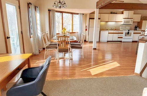 Osage Beach House | Sunbeam Shores 3BD/3BA/Pool/Firepit/Swim Dock-6PP