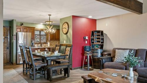 Village at Camelback House | Sunbird Lodge by AvantStay