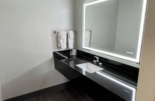 Pleasanton Hotel | Sunbridge Inn and Suites