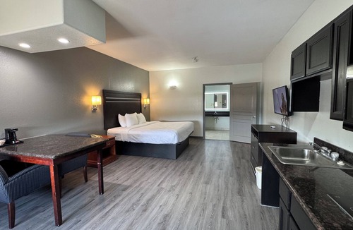 Pleasanton Hotel | Sunbridge Inn and Suites