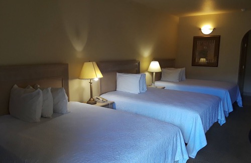 Zapata Hotel | Sunbridge Inn & Suites