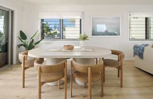 Mermaid Beach House | Sunbrite Breeze - Poolside Relaxation by the Sea