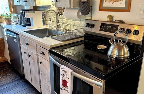 Boone Cabin | Sunburst Creekside Cabin