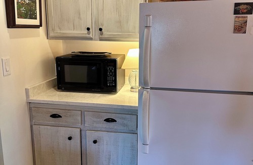 Boone Cabin | Sunburst Creekside Cabin