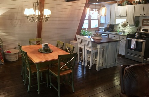 Boone Cabin | Sunburst Creekside Cabin