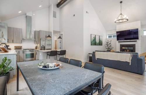 Roslyn House | Suncadia 2 Bdrm Cabin with Firepit Close to Nelson Farm