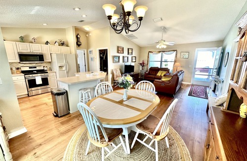 Lynnhaven House | Suncatcher on the Loop - 2/2 w/Golf Cart in The Village of Lynnhaven