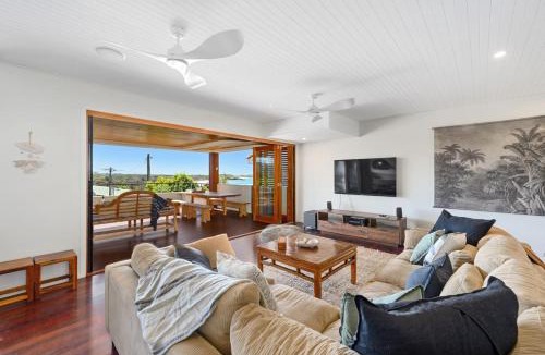 Emerald Beach House | Sundecks Beachside Escape - Luxury at Emerald