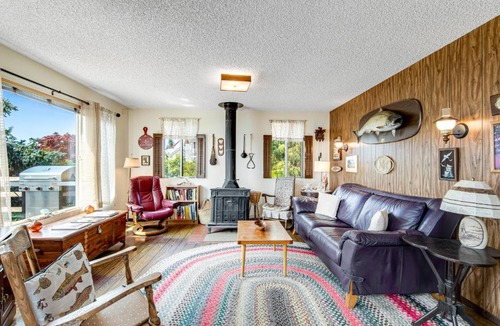 Camano Island House | Sundown Memory Lane Cabin