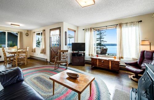 Camano Island House | Sundown Memory Lane Cabin