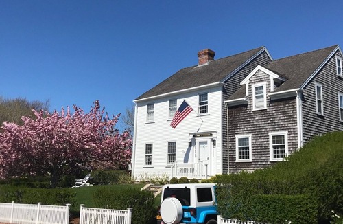 Naushop House | Sundrenched Beach Chicn