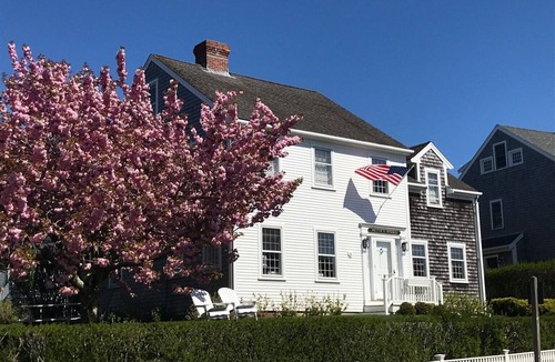 Naushop House | Sundrenched Beach Chicn