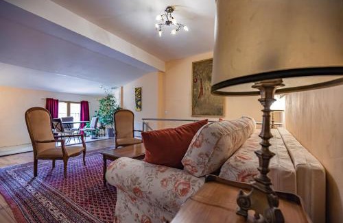 Serdinya Apartment | Sundrenched Relais de Poste in Serdinya